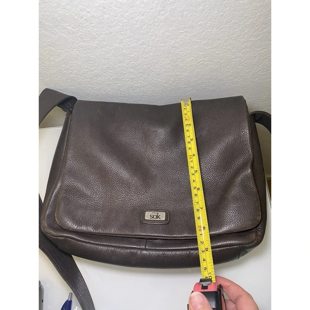 The Sak Crossbody Bag Brown Leather Satchel Flap Inside Pockets Divider Used